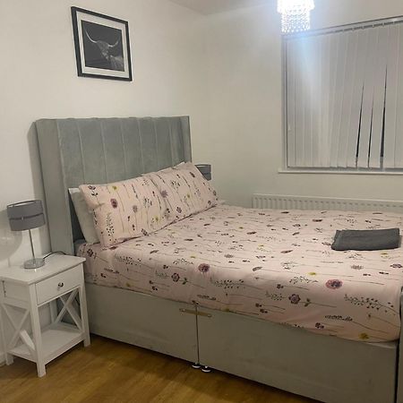 New! 4 Bedroom London House With Garden And Lawn Εξωτερικό φωτογραφία