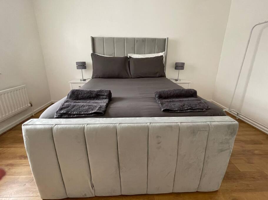 New! 4 Bedroom London House With Garden And Lawn Εξωτερικό φωτογραφία