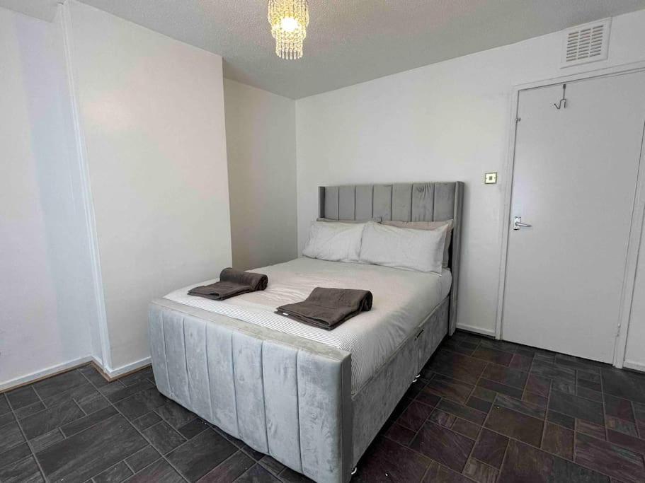 New! 4 Bedroom London House With Garden And Lawn Εξωτερικό φωτογραφία