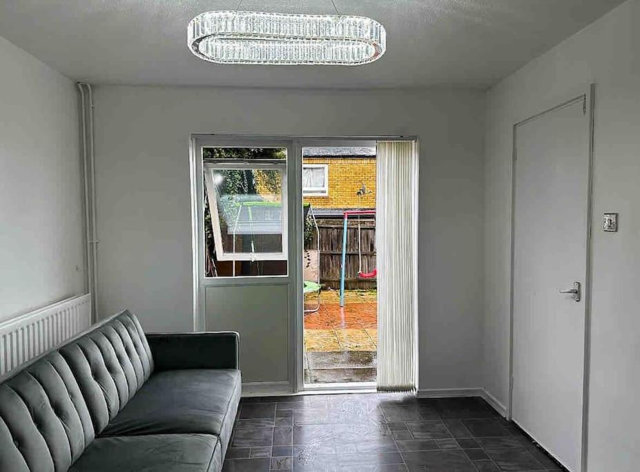 New! 4 Bedroom London House With Garden And Lawn Εξωτερικό φωτογραφία