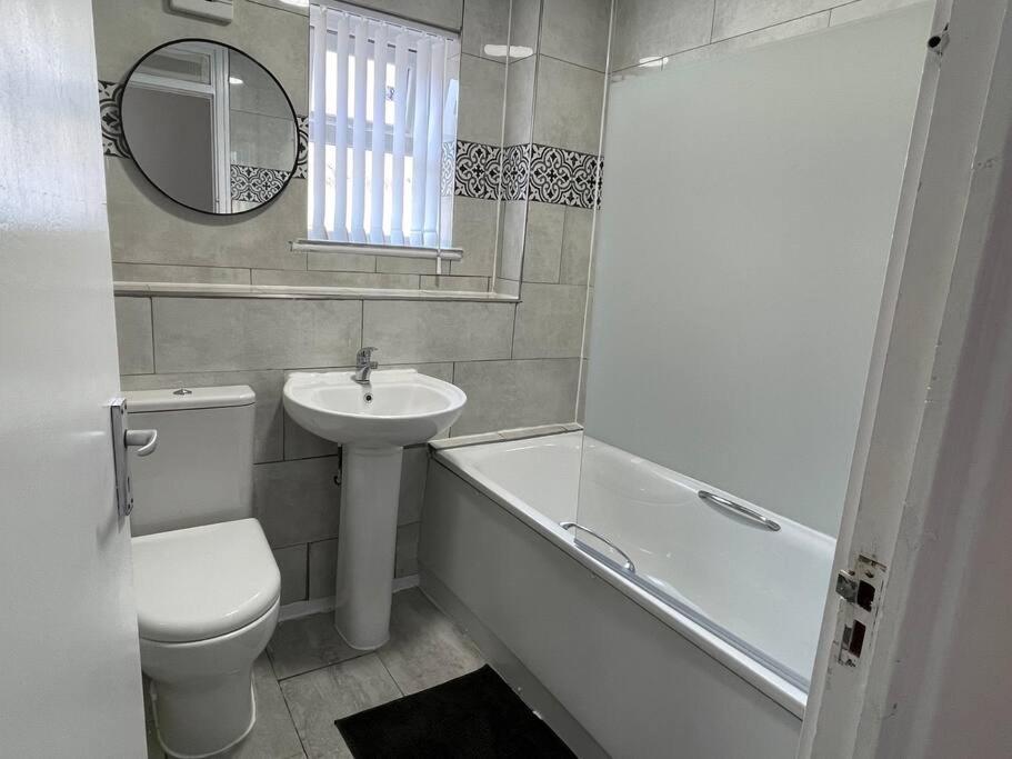 New! 4 Bedroom London House With Garden And Lawn Εξωτερικό φωτογραφία