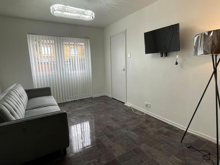New! 4 Bedroom London House With Garden And Lawn Εξωτερικό φωτογραφία