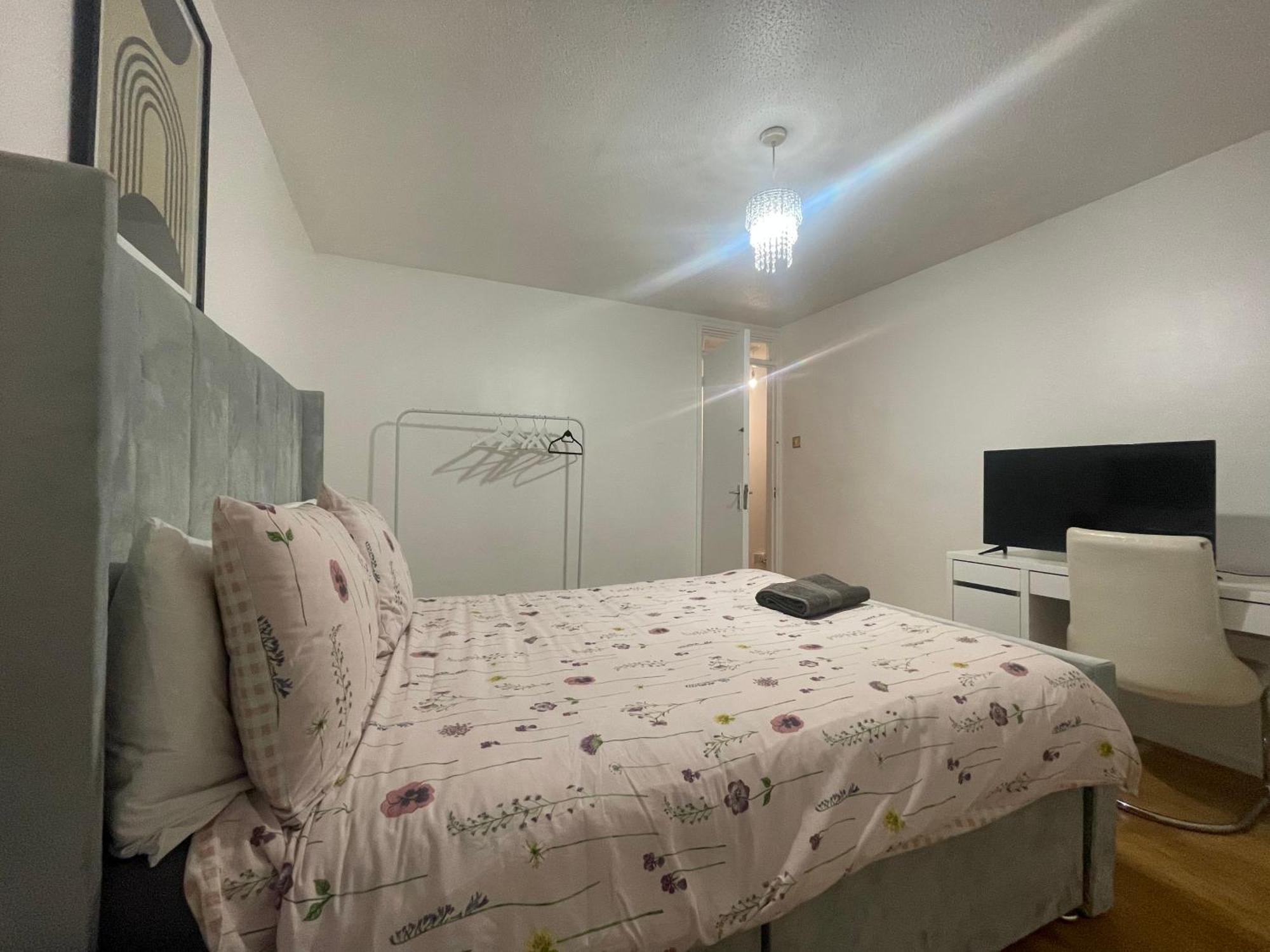 New! 4 Bedroom London House With Garden And Lawn Εξωτερικό φωτογραφία