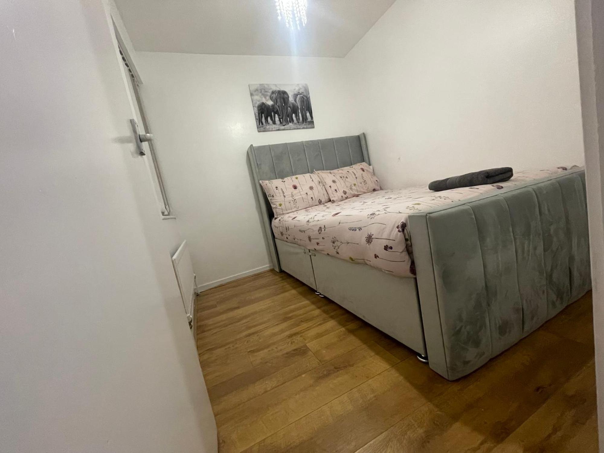 New! 4 Bedroom London House With Garden And Lawn Εξωτερικό φωτογραφία